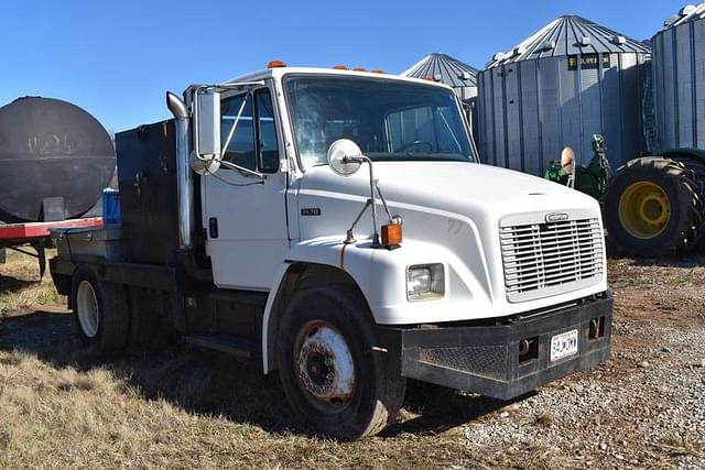 Image of Freightliner FL70 equipment image 3