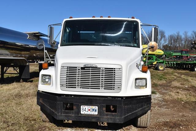 Image of Freightliner FL70 equipment image 2