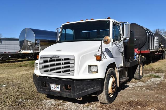 Image of Freightliner FL70 equipment image 1