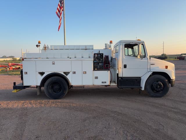 Image of Freightliner FL70 equipment image 2