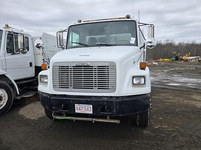 Image of Freightliner FL70 equipment image 1