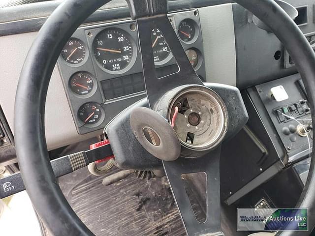 Thumbnail image Freightliner FL70 14