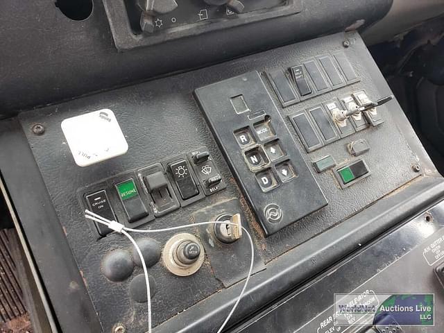 Thumbnail image Freightliner FL70 15