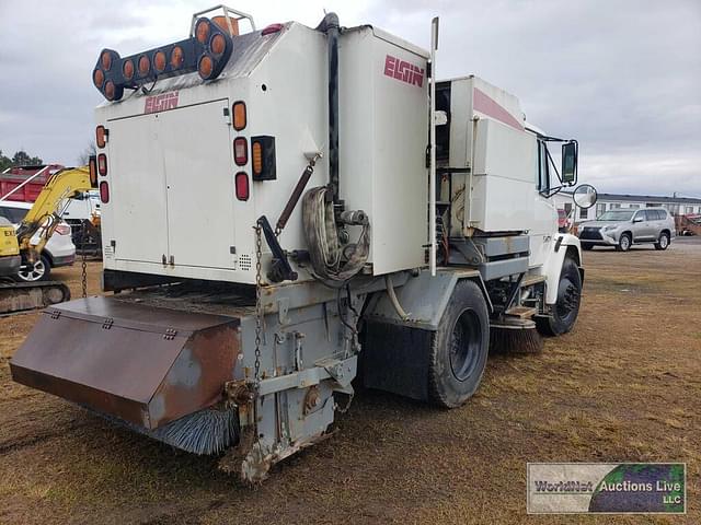 Thumbnail image Freightliner FL70 3