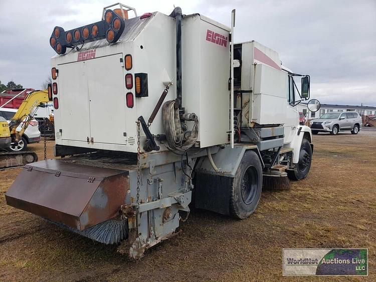 Main image Freightliner FL70 3
