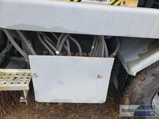 Thumbnail image Freightliner FL70 8