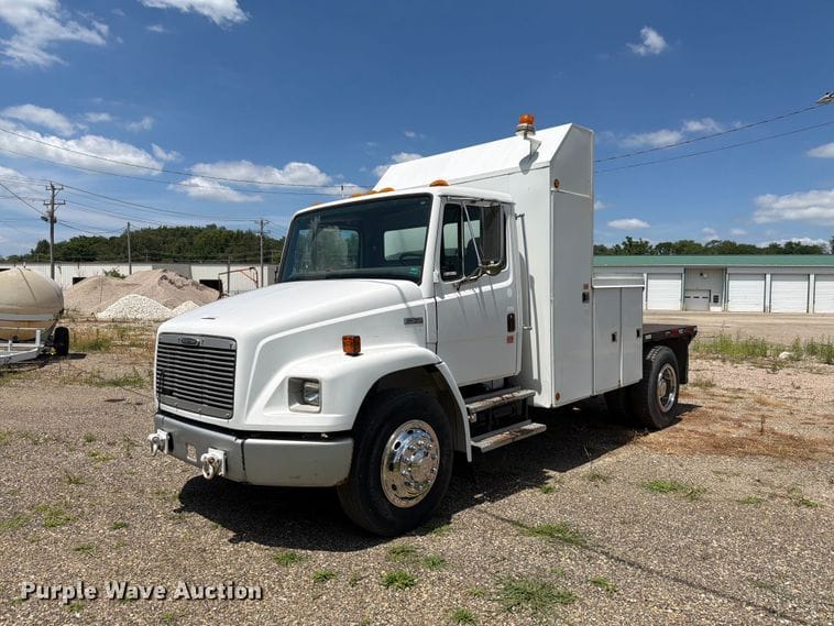 2002 Freightliner FL70 Equipment Image0