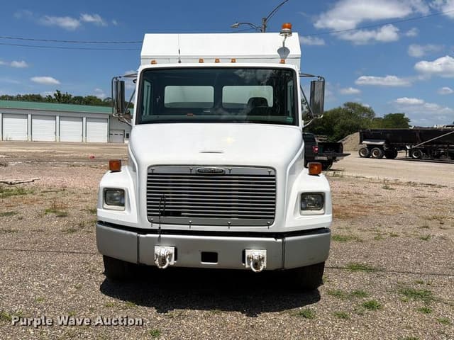Image of Freightliner FL70 equipment image 1