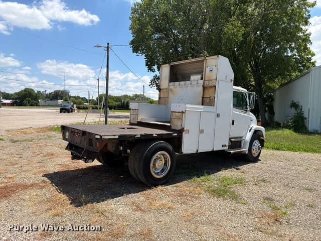 Image of Freightliner FL70 equipment image 4
