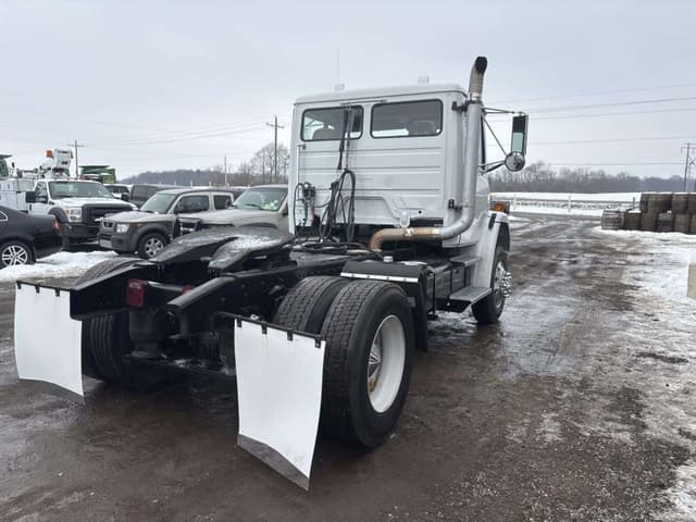 Image of Freightliner FL80 equipment image 4