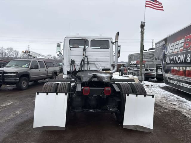 Image of Freightliner FL80 equipment image 3