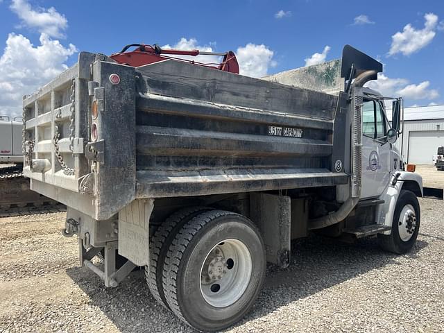 Image of Freightliner FL80 equipment image 3