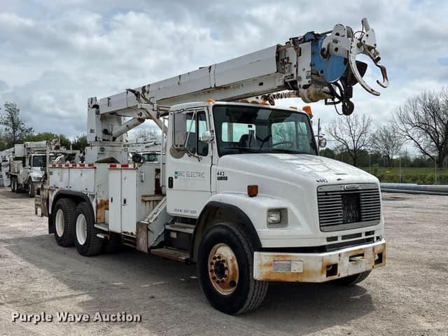Image of Freightliner FL80 equipment image 2