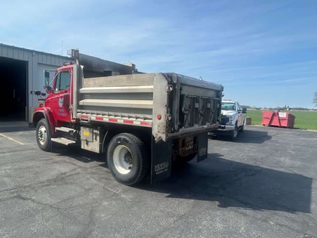 Image of Freightliner FL80 equipment image 2