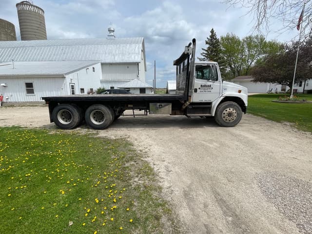 Image of Freightliner FL80 equipment image 3