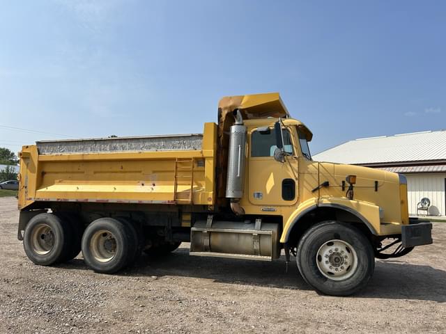 Image of Freightliner FLD112 equipment image 4
