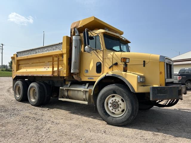Image of Freightliner FLD112 equipment image 3