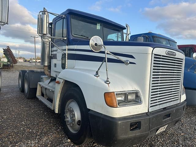 Image of Freightliner FLD120 equipment image 1