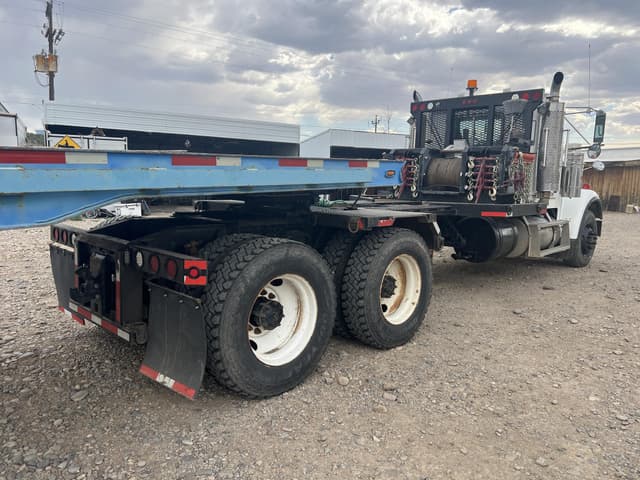 Image of Freightliner FLD120 equipment image 4