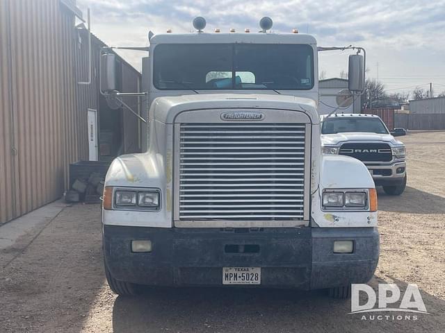 Image of Freightliner FLD120 equipment image 1