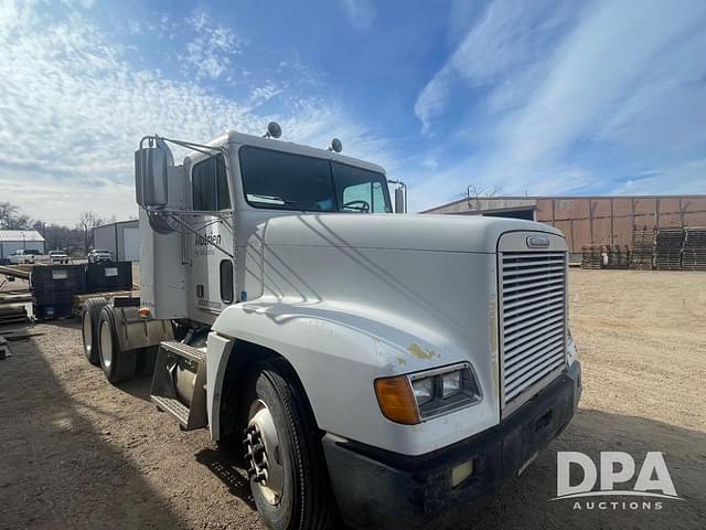 Image of Freightliner FLD120 equipment image 2