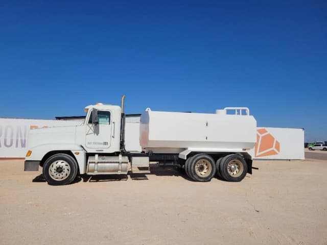 Image of Freightliner FLD120 equipment image 1