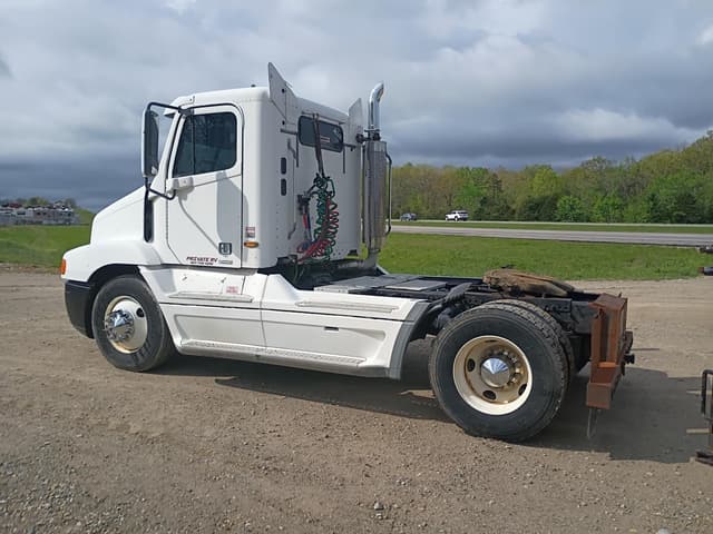 Image of Freightliner ST112 equipment image 3