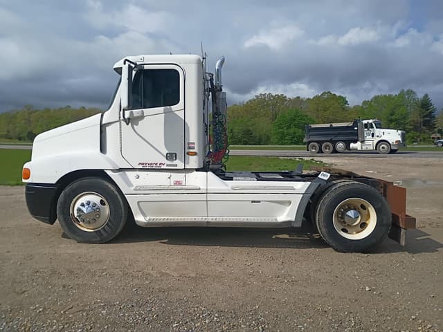 Image of Freightliner ST112 equipment image 2