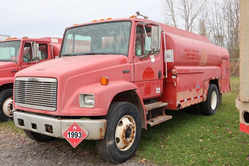 2002 Freightliner FL70 Equipment Image0