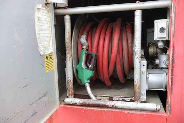 Image of Freightliner FL70 equipment image 4