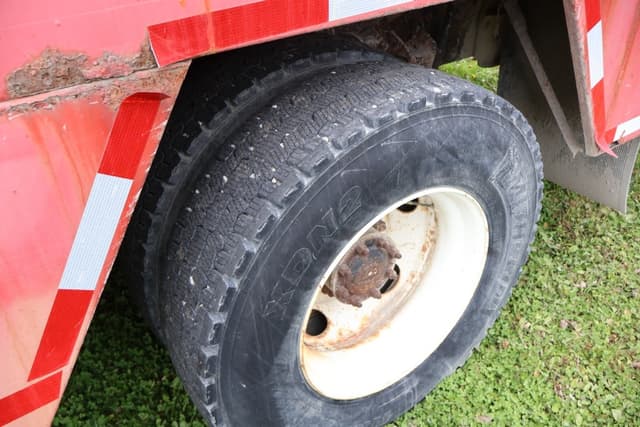 Image of Freightliner FL70 equipment image 3