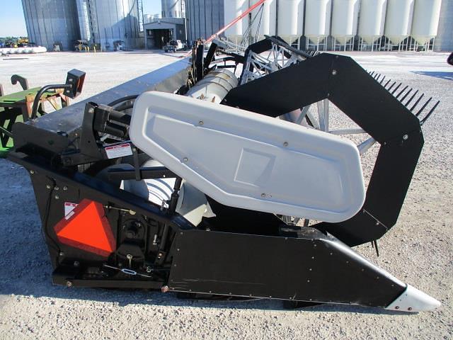Image of Gleaner 800 equipment image 3