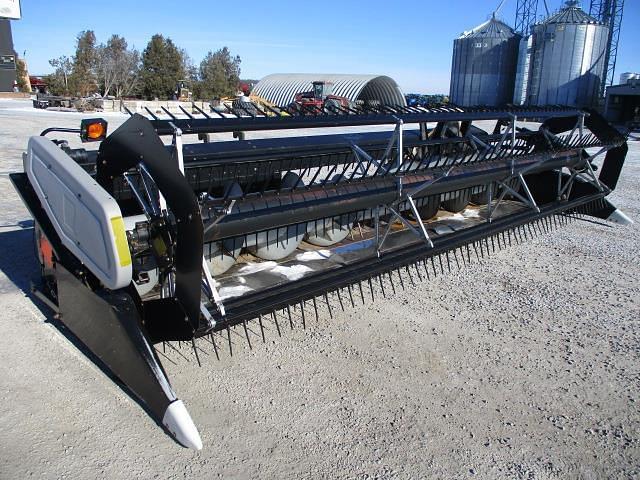 Image of Gleaner 800 equipment image 2