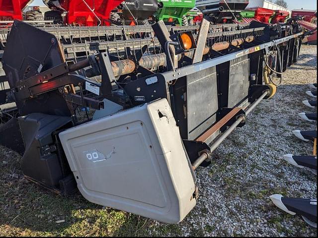 Image of Gleaner 8000 equipment image 2