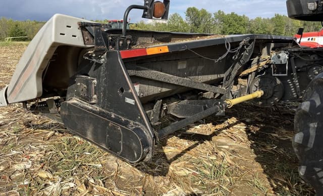 Image of Gleaner 830 equipment image 2