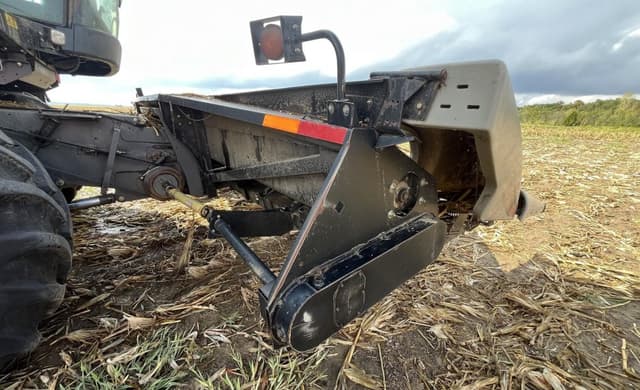 Image of Gleaner 830 equipment image 3