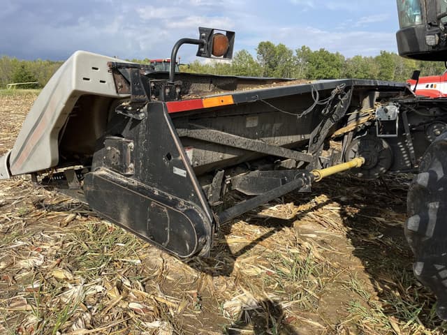 Image of Gleaner 830 equipment image 2