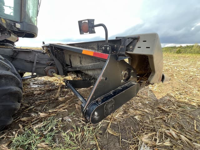 Image of Gleaner 830 equipment image 3