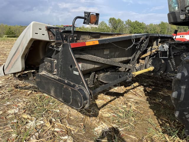 Image of Gleaner 830 equipment image 2