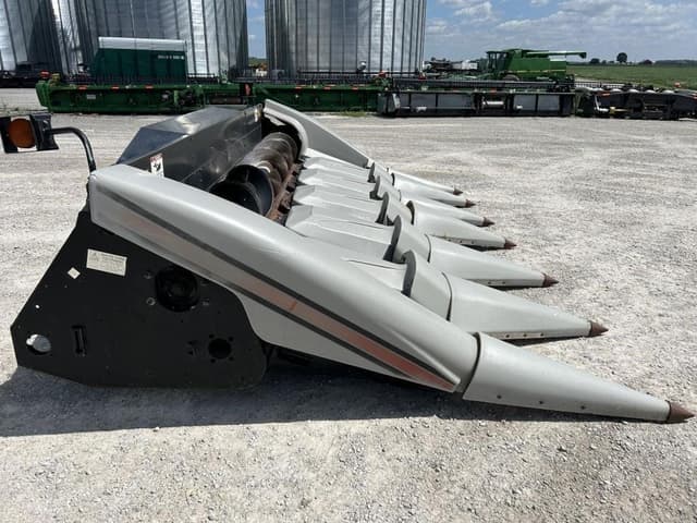 Image of Gleaner Hugger 630 equipment image 3