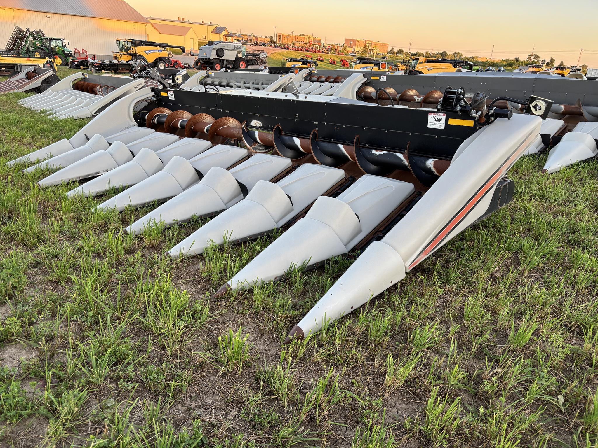 2002 Gleaner 830 Equipment Image0