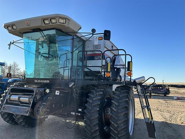 Image of Gleaner R62 equipment image 1