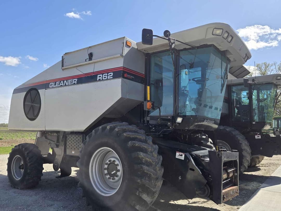 Image of Gleaner R62 Primary Image
