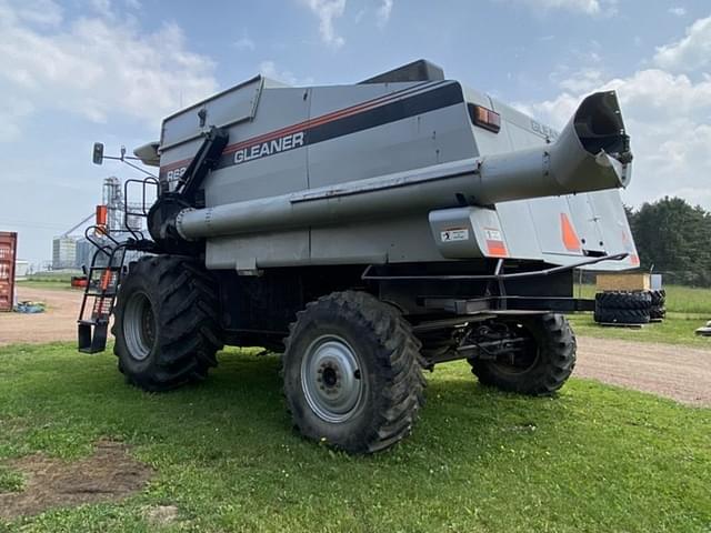 Image of Gleaner R62 equipment image 2