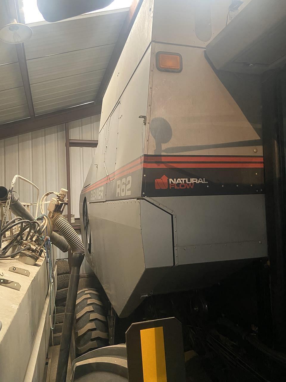Image of Gleaner R62 Primary image