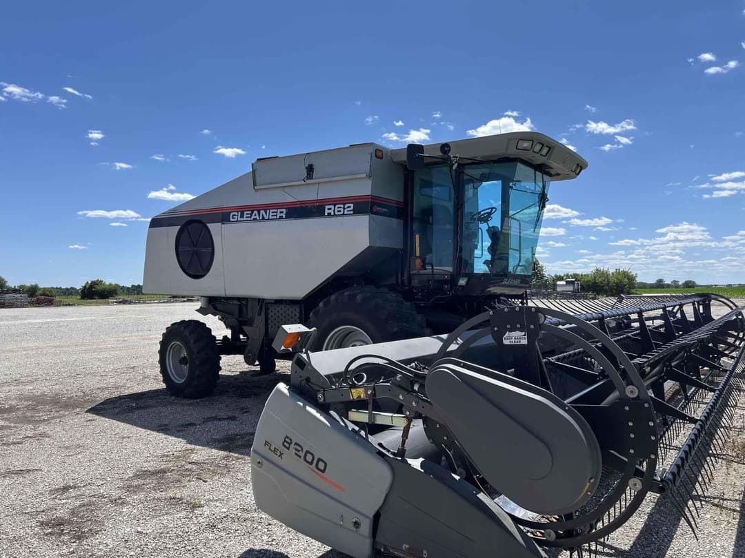 Image of Gleaner R62 Primary image