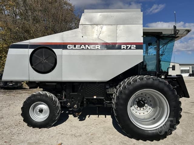 Image of Gleaner R72 equipment image 3