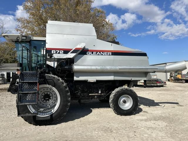 Image of Gleaner R72 equipment image 2