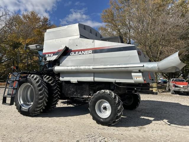 Image of Gleaner R72 equipment image 4