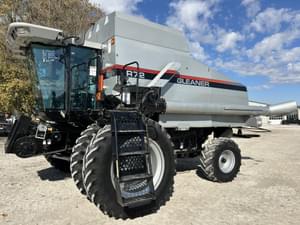 2002 Gleaner R72 Image